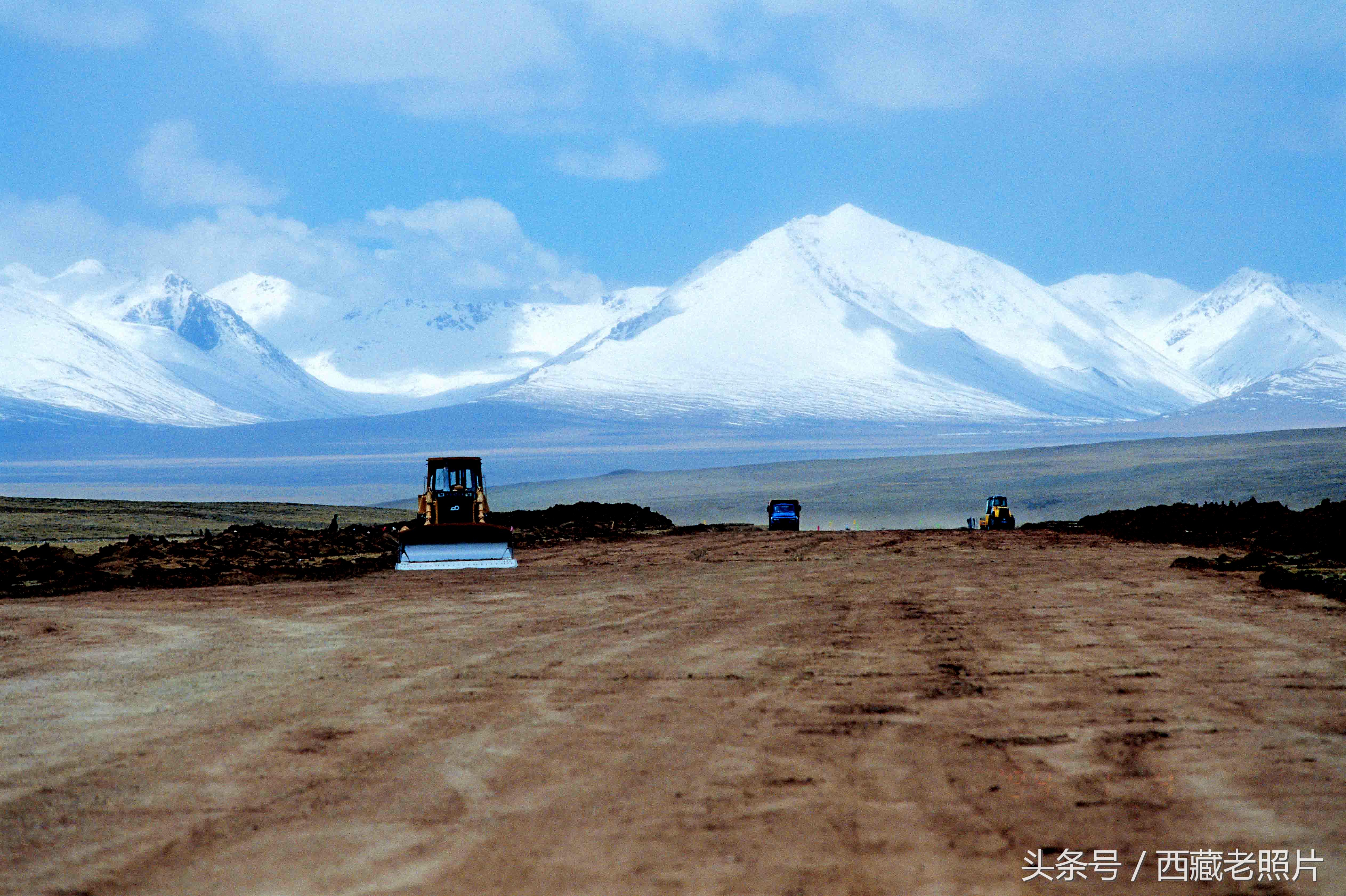 【新春走基层】“钢铁巨龙”载着温暖启程