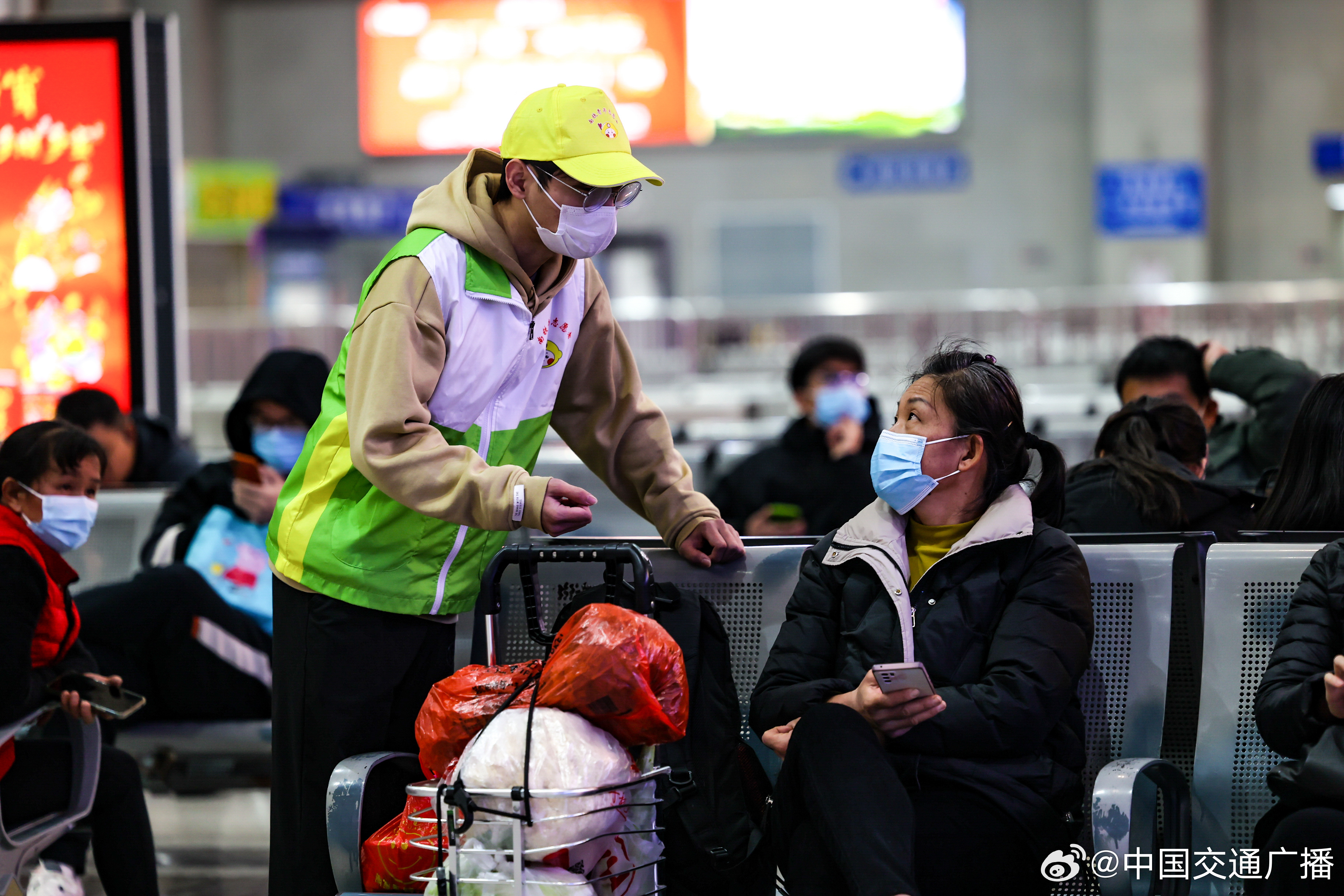 国铁集团：2月1日全国铁路预计发送旅客1330万人次